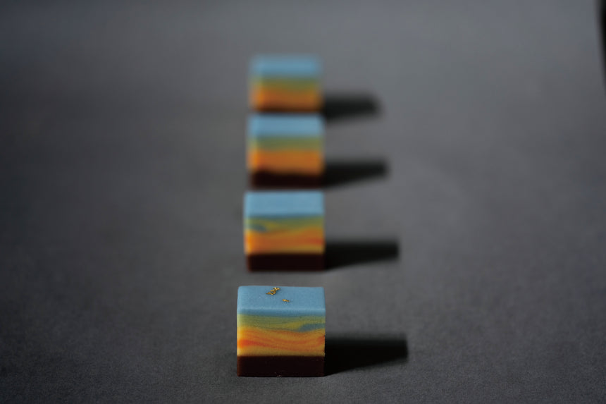 令和八年御題菓　夜が明けるまで